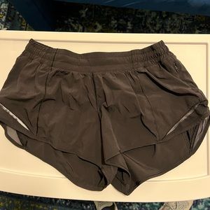 Lulu lemon Black Hotty Hot 2.5 shorts black size 10